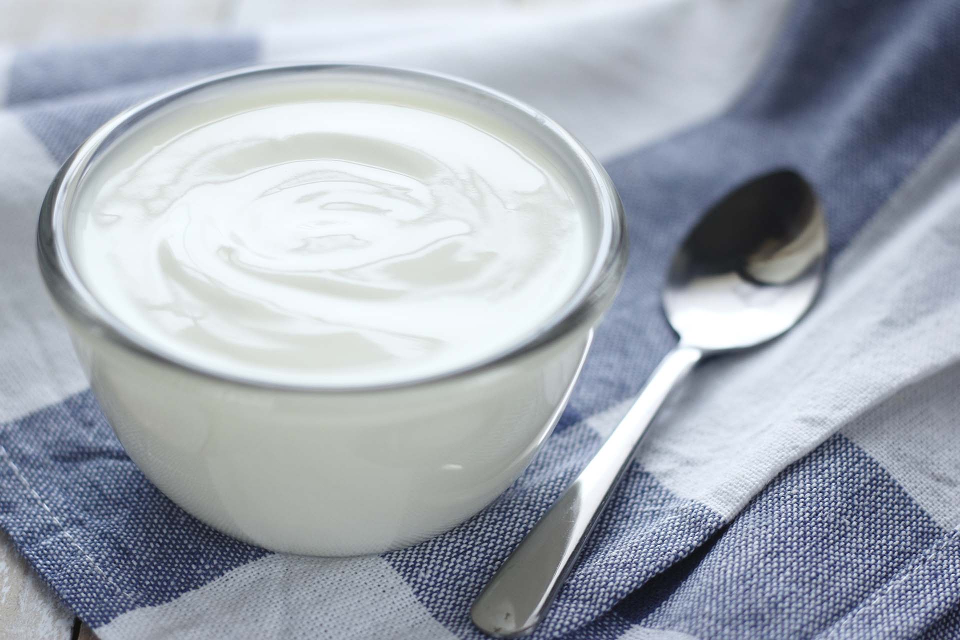 Yoghurt inneholder melkesyre