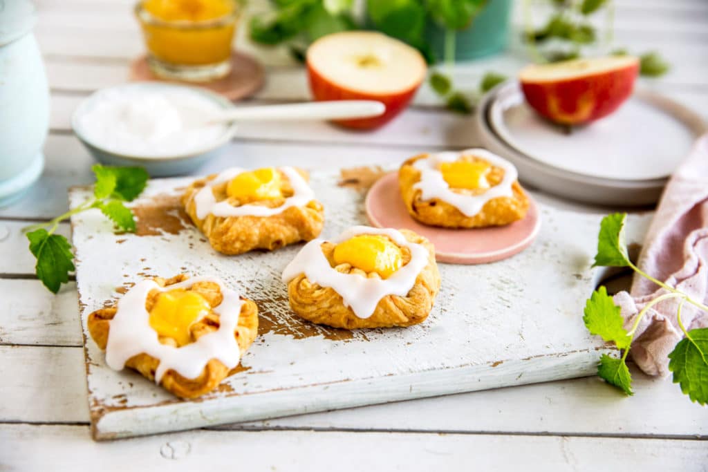 Wienerbrød Med Eplemos Og Vaniljekrem - Melange